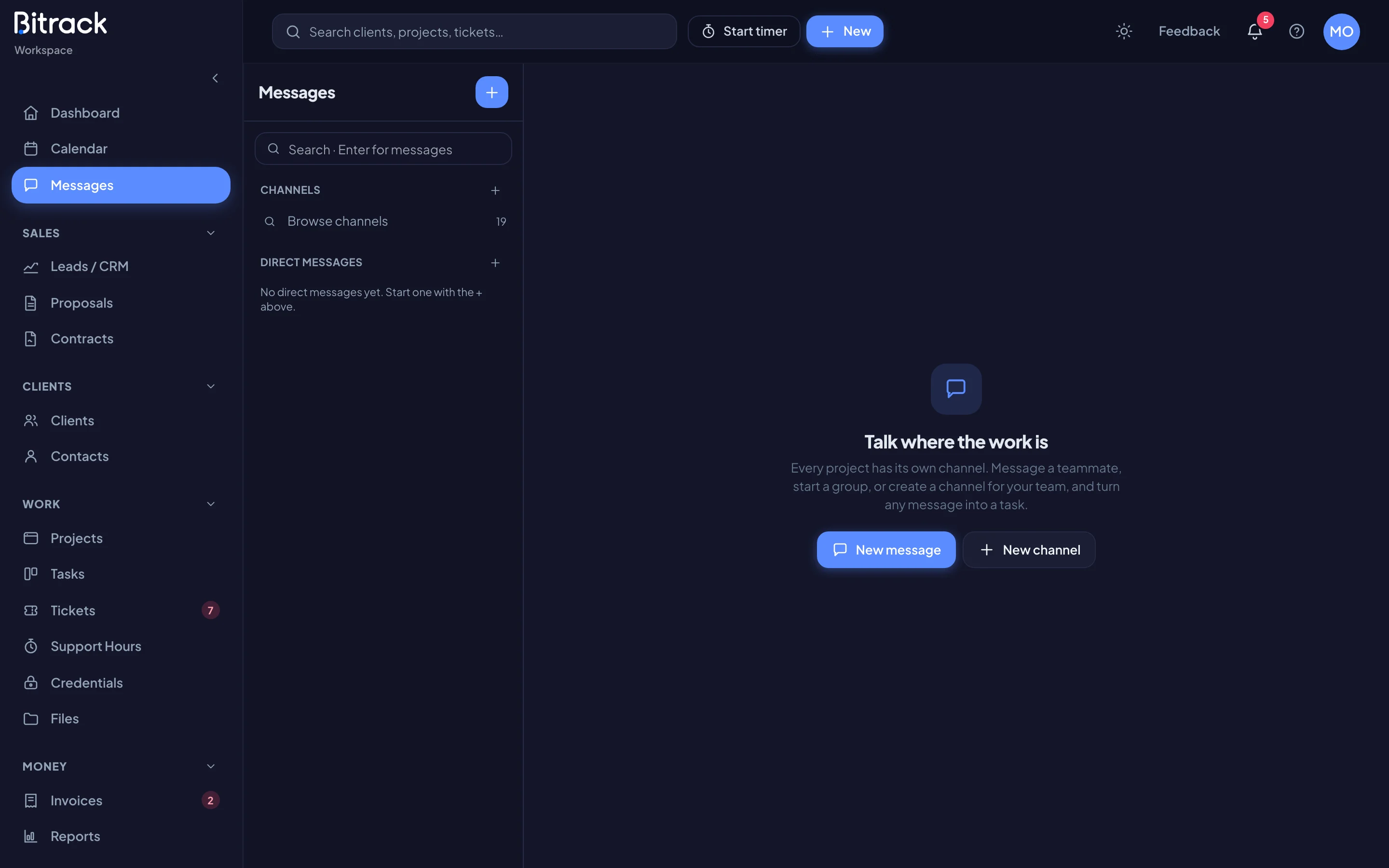 Messages, with conversations on the left and the open conversation on the right (dark mode)